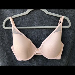 Light pink/nude bra